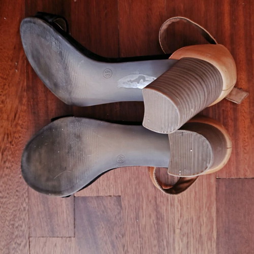 Tamaris sandals size 39 like new, black, with heel