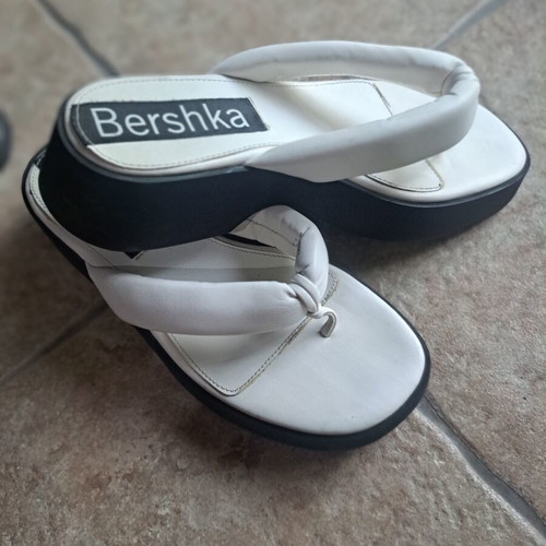 Bershka white flip flops with black sole like new, size 38