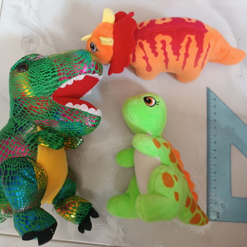 Plush Dinosaurs set of 3 like new, ideal for children