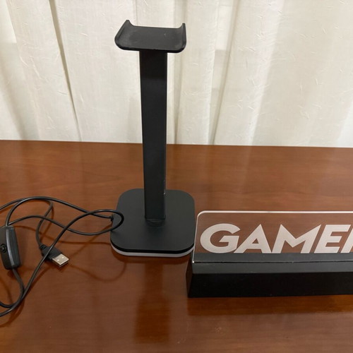 Illuminated headphone stand and LED decorative Gamer in very good condition