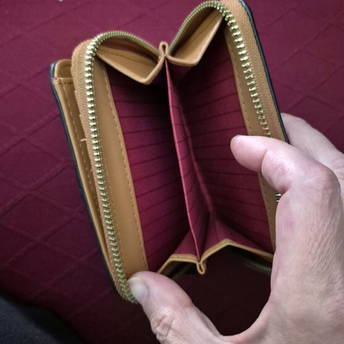 Carpisa wallet like new, brown Italian