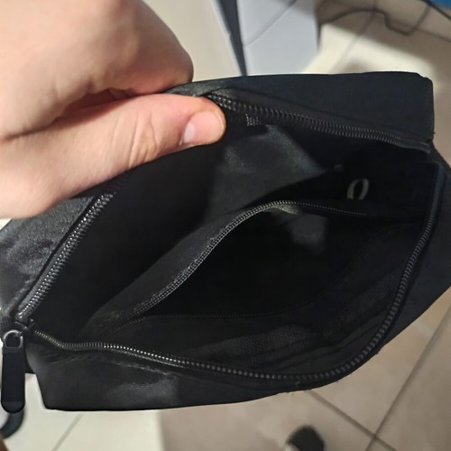 Jordan shoulder bag like new, black and red