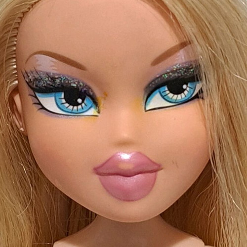 Bratz lot of 2 used Cloe dolls with flaws