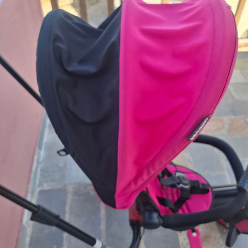 SmarTrike children's tricycle like new with canopy and safety features
