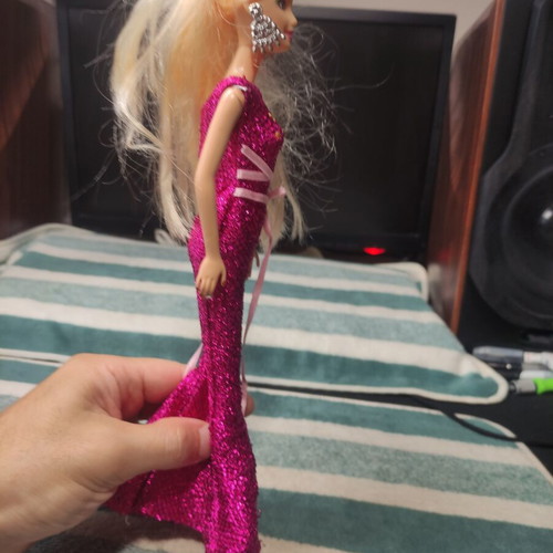 Doll with formal dress used, good condition