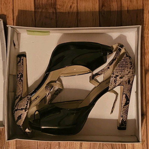 Black patent leather sandals with snakeskin design like new, size 41