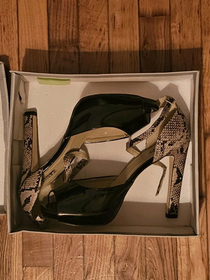Black patent leather sandals with snakeskin design like new, size 41