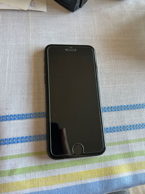 iPhone 7 like new with 100% new battery black 16GB