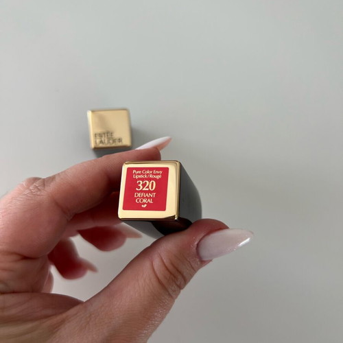 Estée Lauder Pure Color Lipstick 320 Defiant Coral new