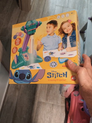 Stitch drawing projector like new