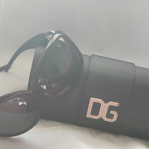 Dolce & Gabbana sunglasses like new, black with case