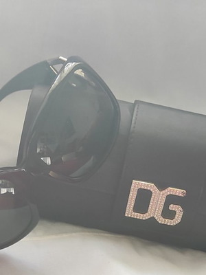Dolce & Gabbana sunglasses like new, black with case