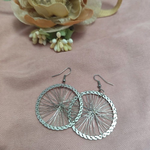 Silver dangling earrings like new