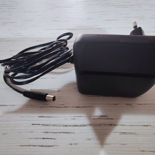 Power Supplies pack of 2, like new, 22VDC 818mA and 9VDC 1000mA