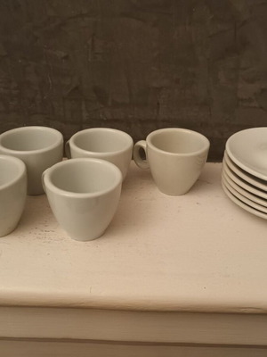 Set of 6 coffee cups with saucers like new