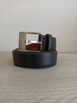 Hugo Boss women's belt made of genuine leather like new, black, size 85 cm