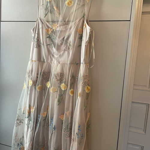 Dress beige, new, sizes M to XL