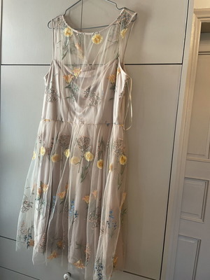 Dress beige, new, sizes M to XL
