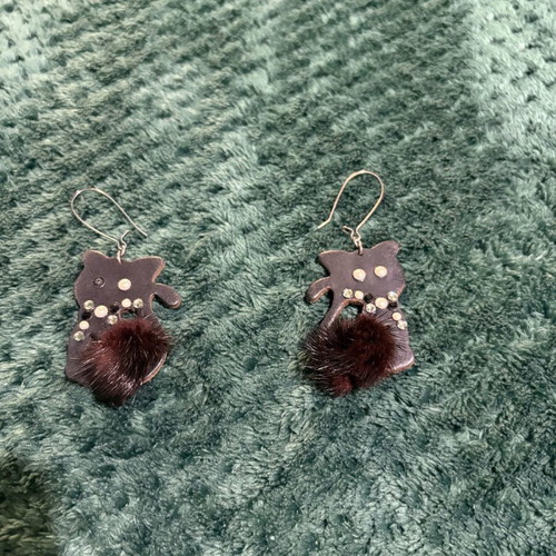 Black earrings like new