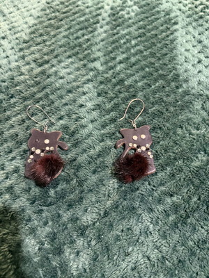 Black earrings like new