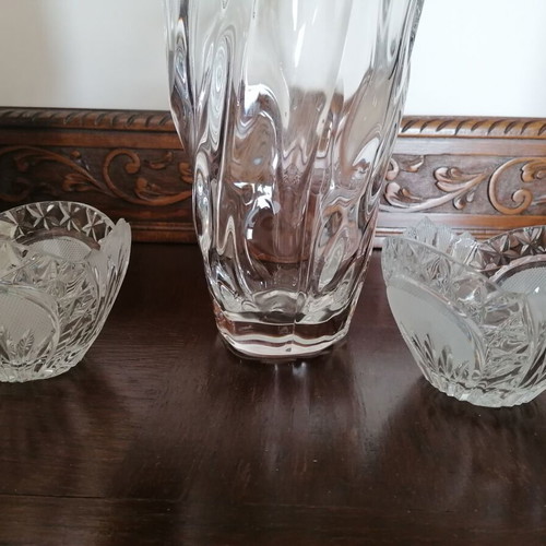 Vase with 2 crystal chocolate dishes like new, patterned