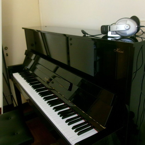 Kawai HAT-20 Silent piano used with stool and headphones