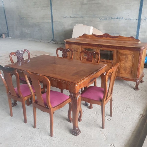 Carved dining set like new, solid walnut wood with lion feet