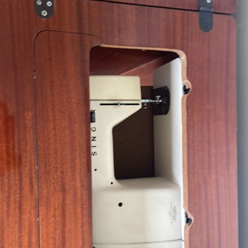 Singer electric sewing machine used, with cabinet