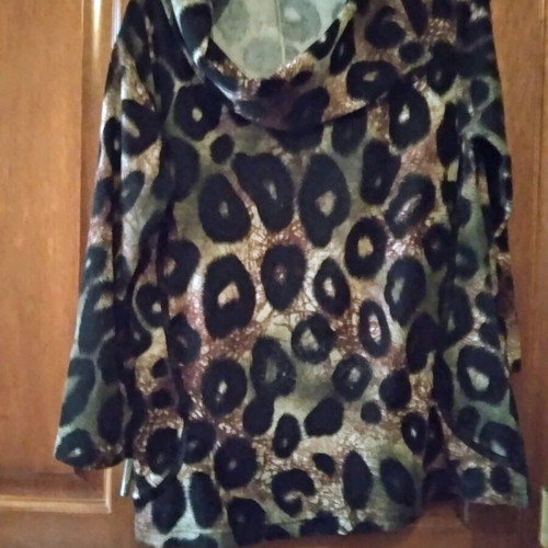 Women's blouse printed thin knit fabric like new