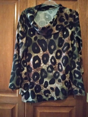 Women's blouse printed thin knit fabric like new
