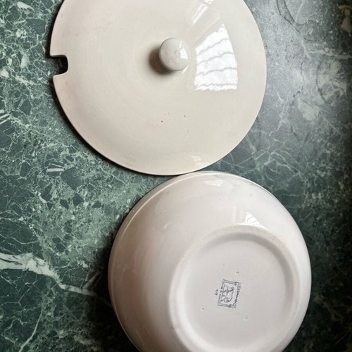 Ceramic soup tureen like new