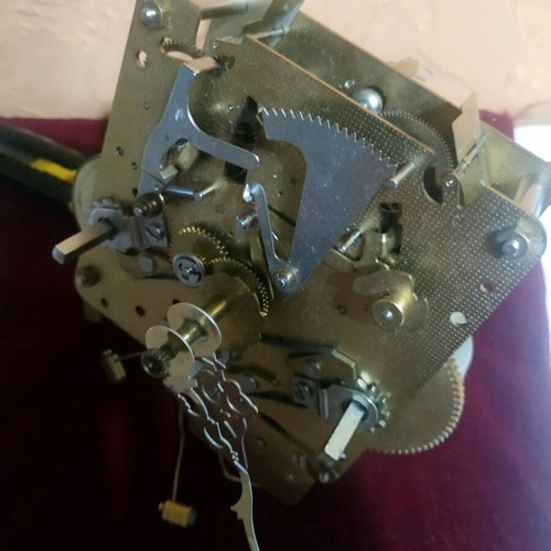 Wall clock mechanism like new with 6 hammers, gold color
