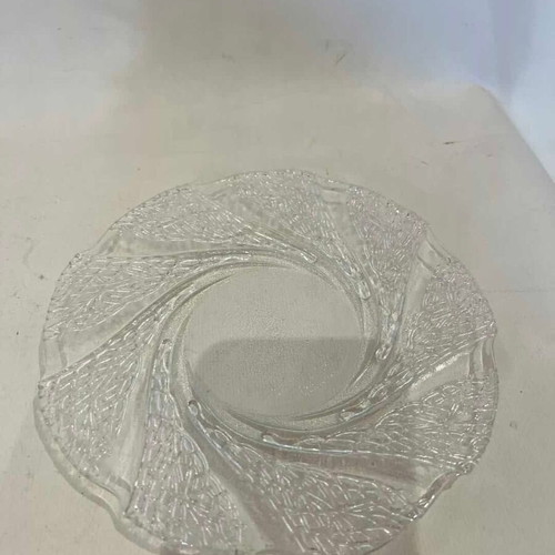 Vintage glass plate set used, 6 pieces with embossed Indonesia design 17.5 cm