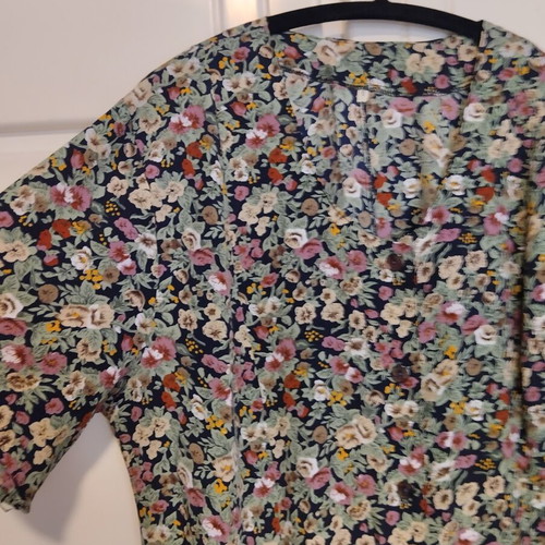 Dress-robe XL like new, colorful, breathable fabric with buttons