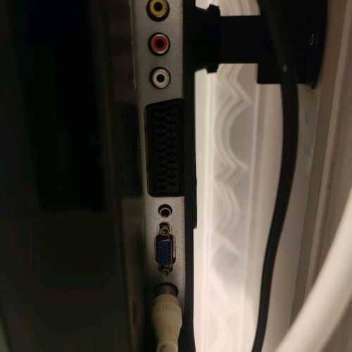 CROWN 32" Full HD TV used for spare parts