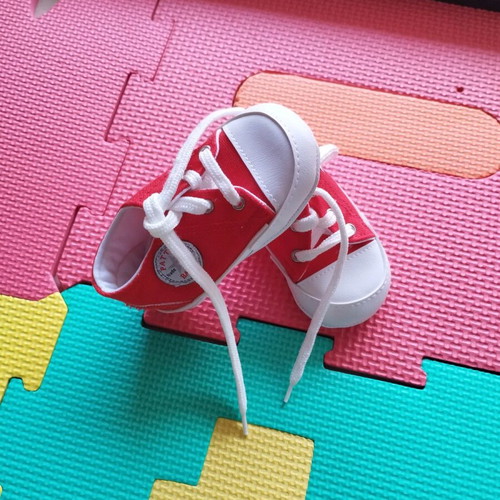 Set of 2 baby shoes size 18 new, white and red