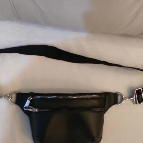 Trendyol belt and waist bag with two zippers, like new, black