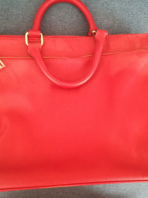 Γυναικεία τσάντα με πολλαπλές θήκες, ιδανική για επαγγελματίες