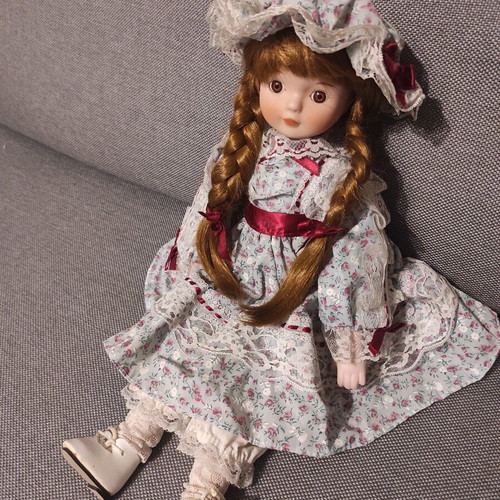 Porcelain doll Melissa heritage mint collection 40 cm like new