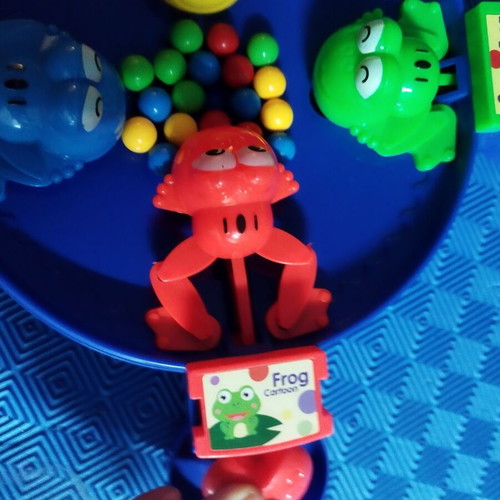 Hungry Frogs board game like new