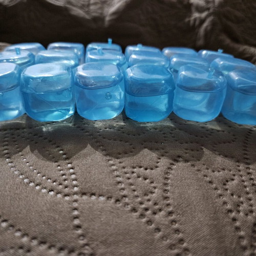 Reusable Ice Cubes Plastic Cube Design Pack of 18 like new