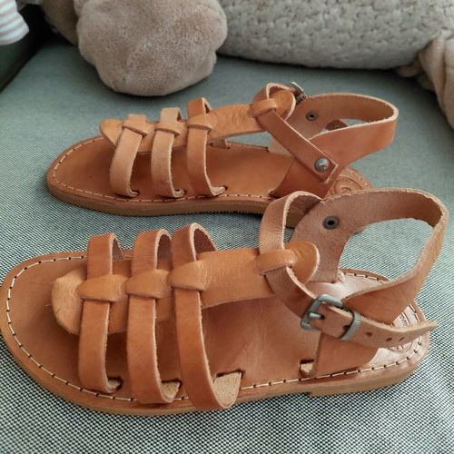 Leather sandals unisex new, size 29, beige
