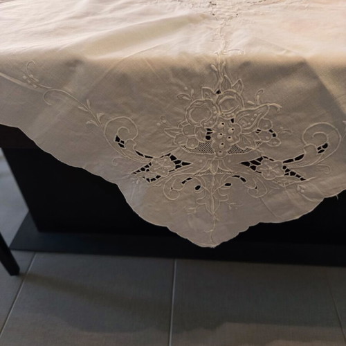 Vintage Handmade Cutwork Tablecloth white 117x117 cm like new