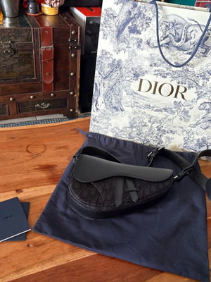Dior Saddle Bag καινούργια, μαύρη τσάντα ώμου με δέρμα Taurillon και jacquard