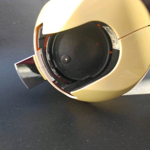 Dolce Gusto coffee machine used with yellowing