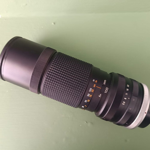 Canon Zoom Lens 100–200mm f/5.6 FL used with carrying case