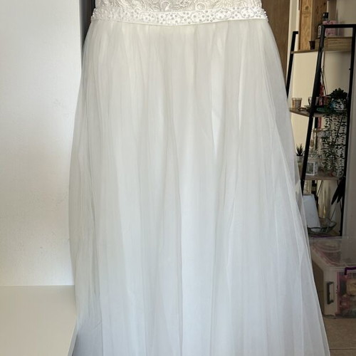 Wedding dress new ivory color, fits small to large sizes