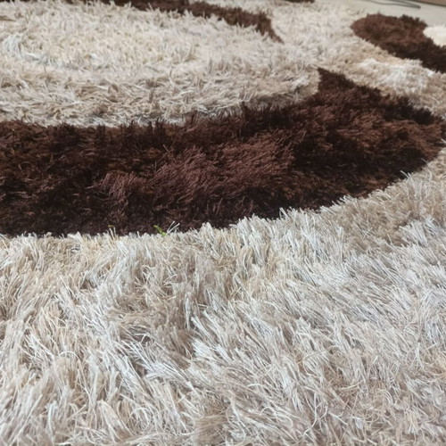Living room rug used 270cm x 213cm with patterns