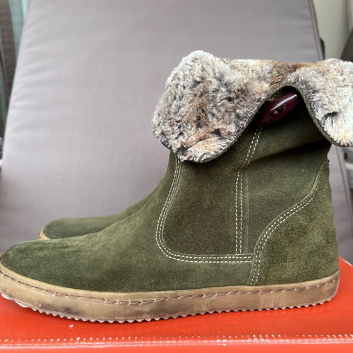 Khaki boots with fur lining size 36 like new