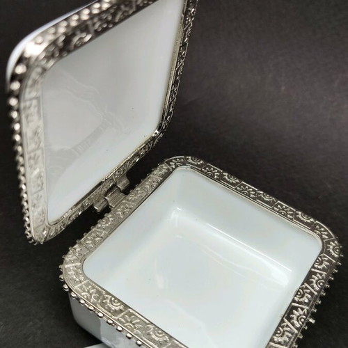 Limoges jewelry box used, small vintage porcelain